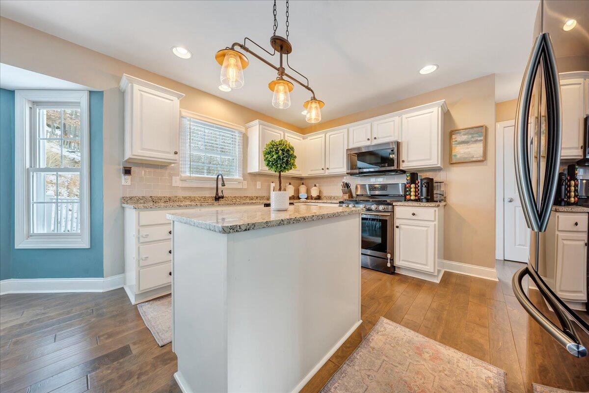 1389 Fieldgate Road Salem, VA 24153 - Photo 19 of 54 19-MIB06942