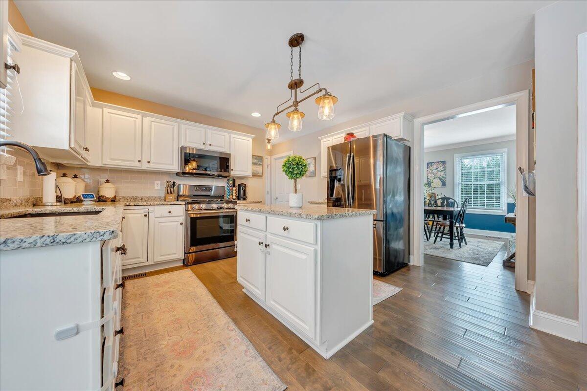 1389 Fieldgate Road Salem, VA 24153 - Photo 22 of 54 22-MIB06951