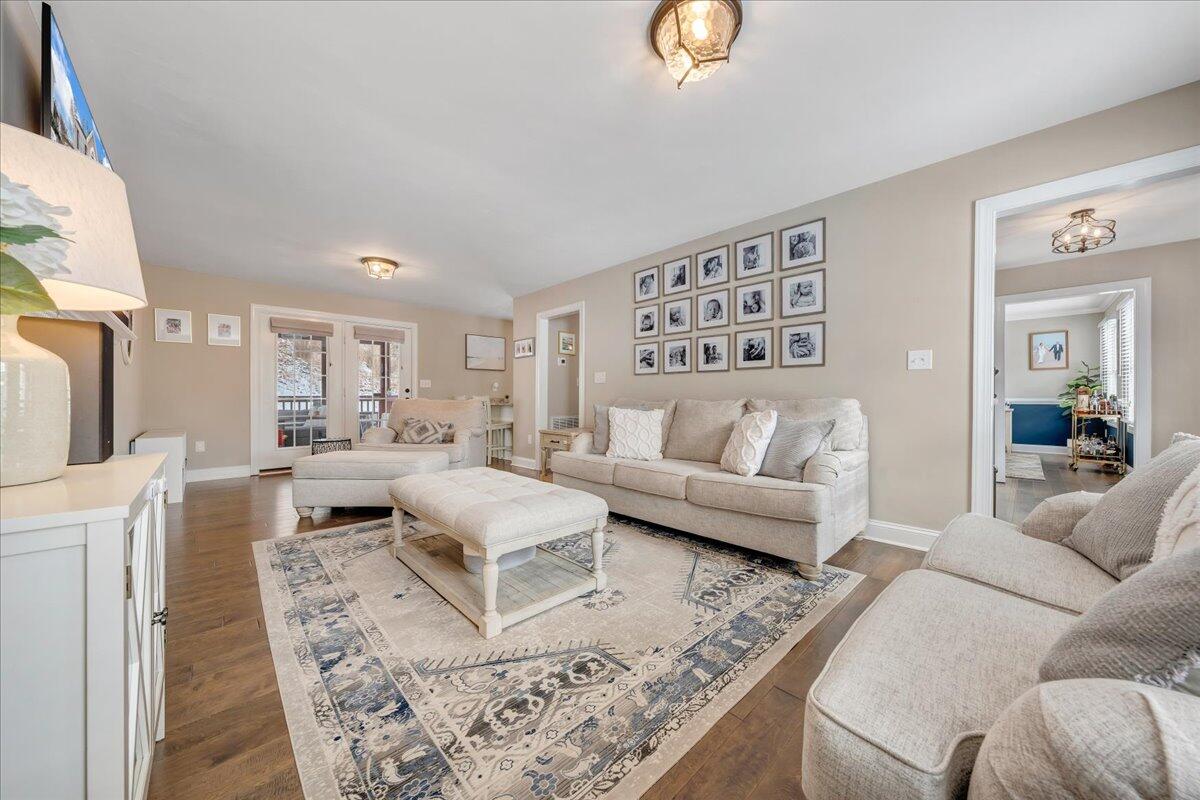 1389 Fieldgate Road Salem, VA 24153 - Photo 3 of 54 03-MIB06891