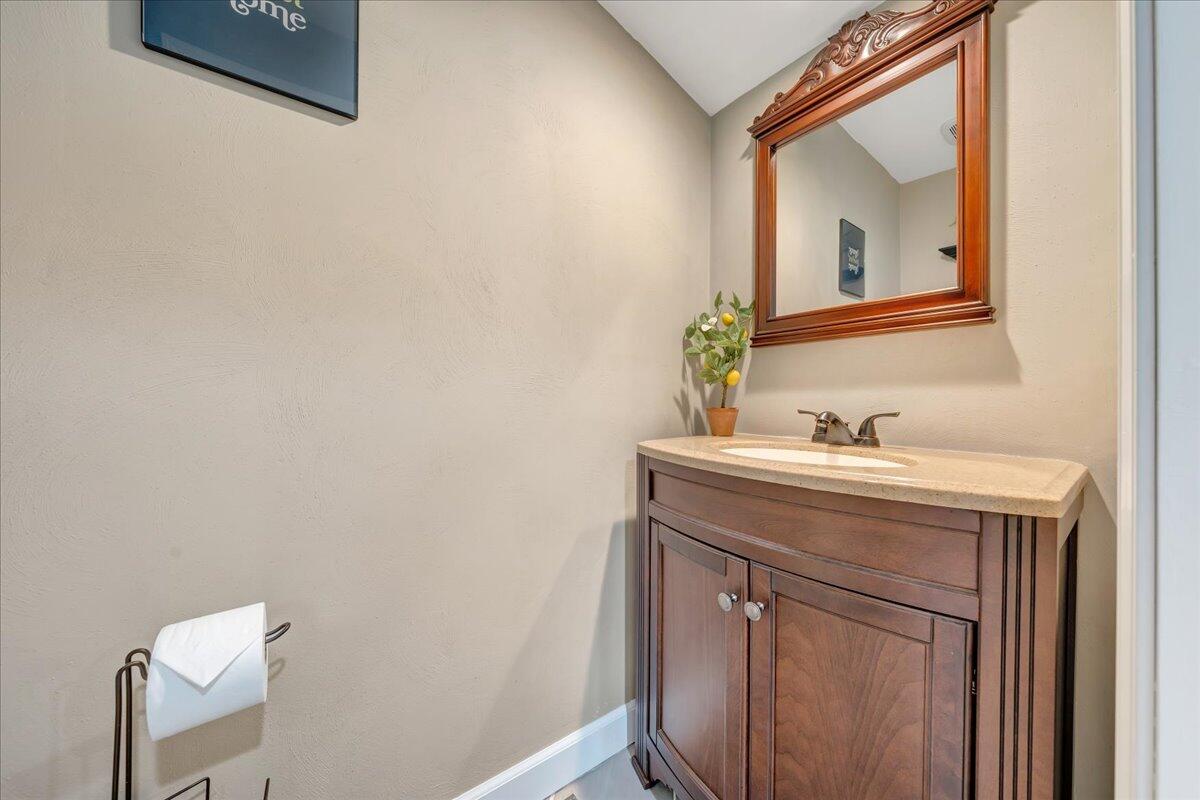 1389 Fieldgate Road Salem, VA 24153 - Photo 36 of 54 36-MIB06993