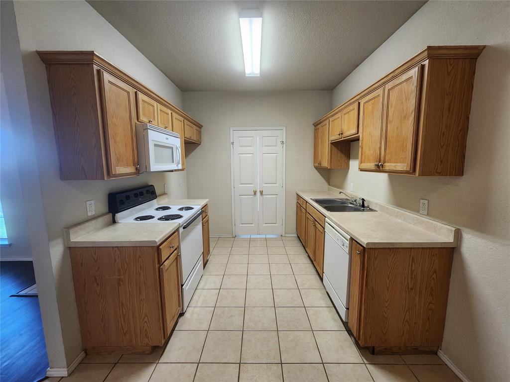 106 Collett Court Weatherford, TX 76088 - Photo 4 of 20