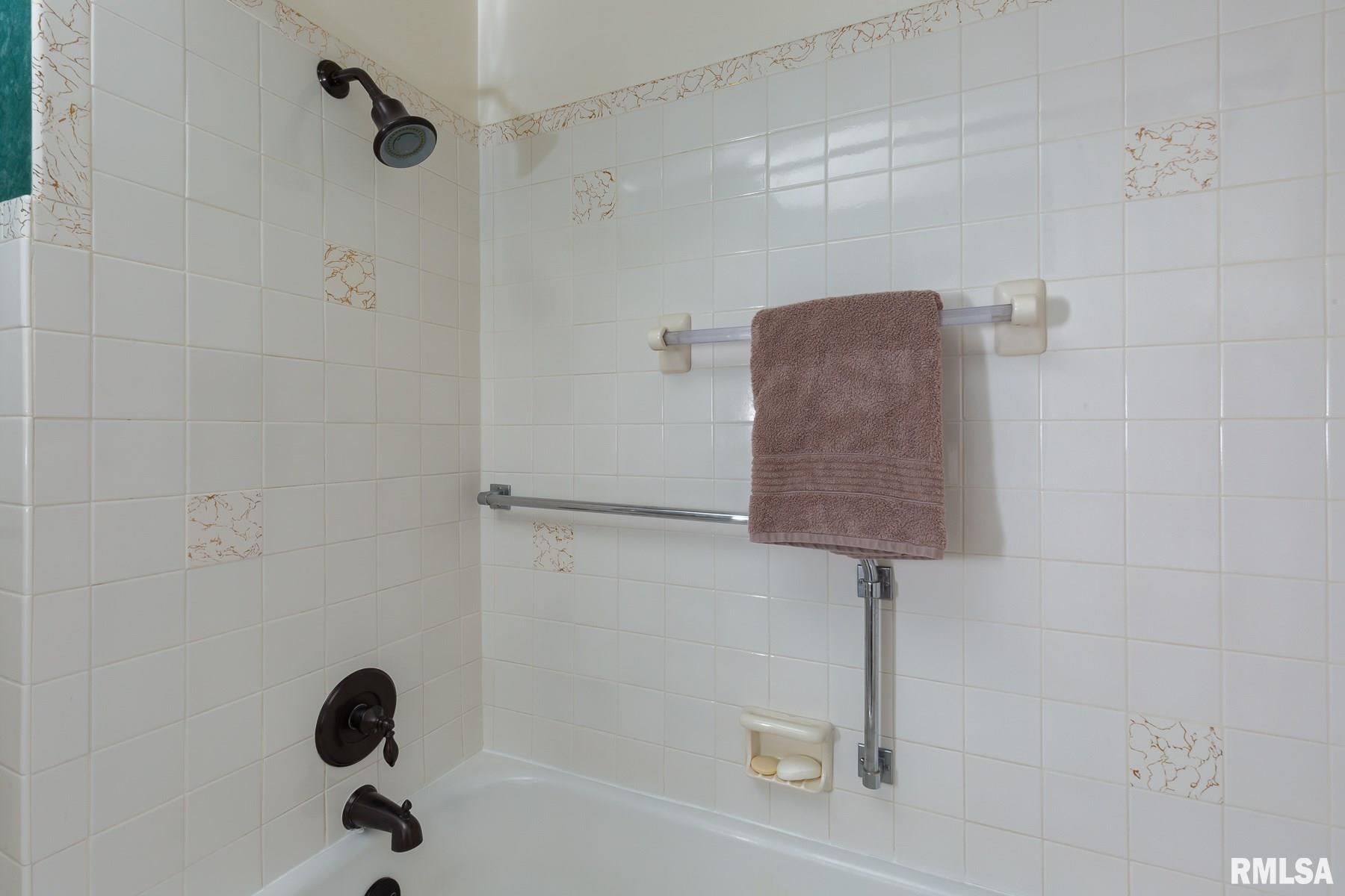 2521 28th Street Moline, IL 61265 - Photo 18 of 29 Gallery Image 18