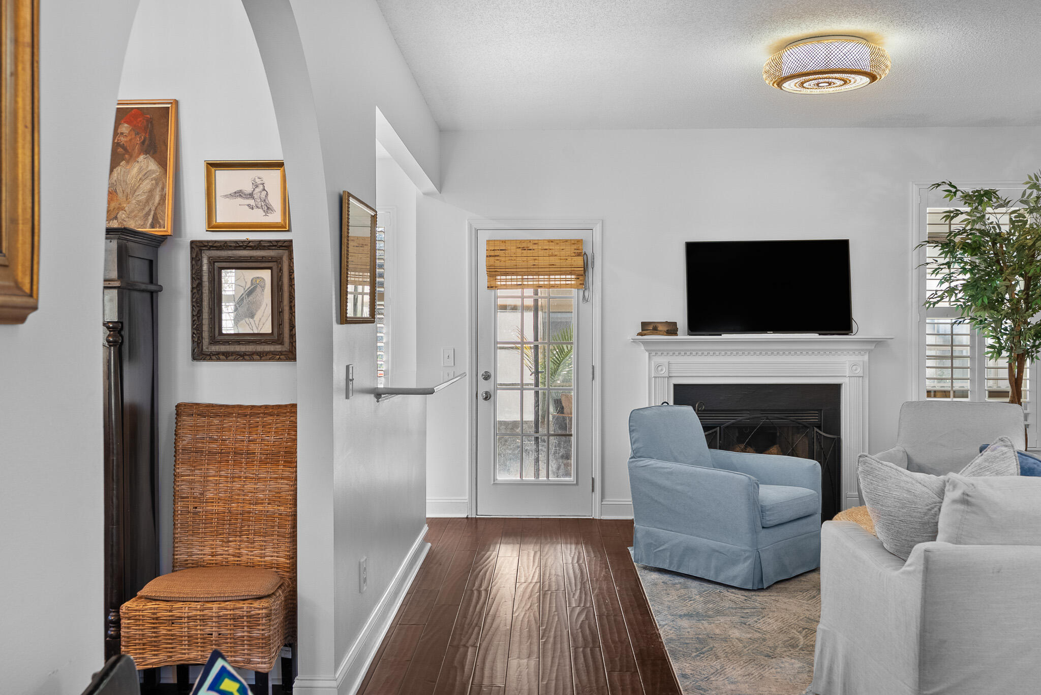 1330 Somersby Lane Mount Pleasant, SC 29466 - Photo 17 of 43 Living Room