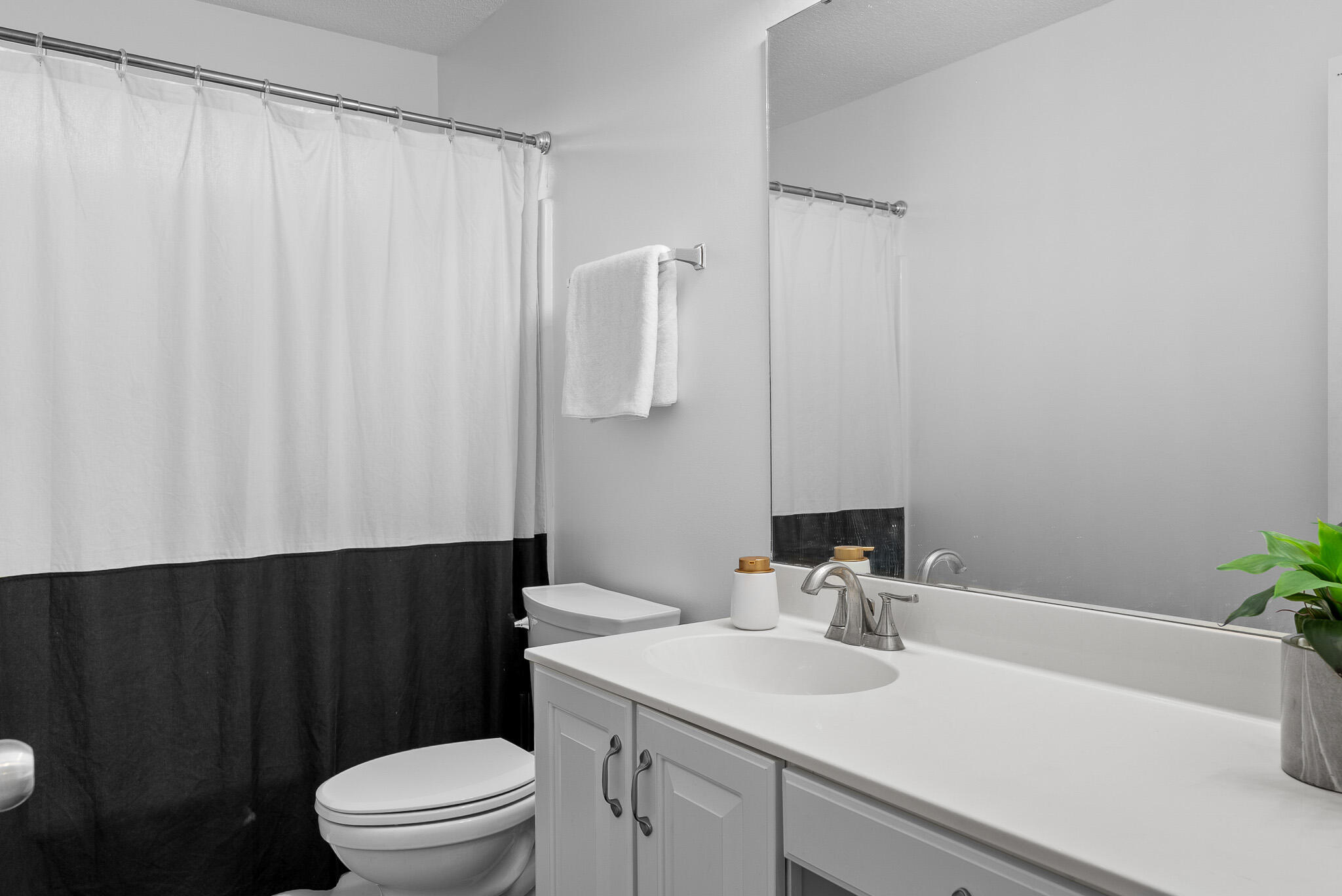 1330 Somersby Lane Mount Pleasant, SC 29466 - Photo 25 of 43 Upstairs Bathroom