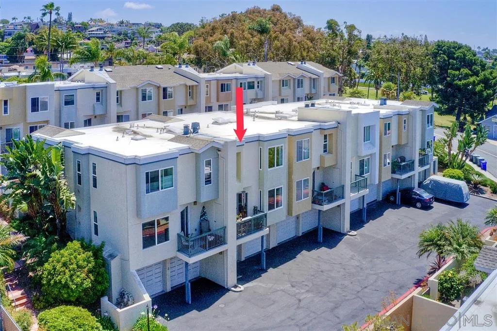 2130 Orinda Drive, Unit E Cardiff, CA 92007 - Photo 22 of 24 a view of a house with a tub and balcony
