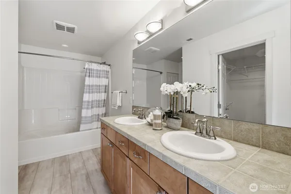 $1,000,000 | 36703 Southeast Gravenstein Court, Snoqualmie, WA 98065
