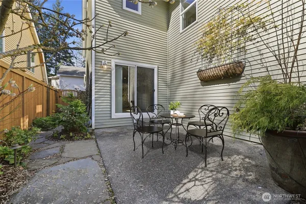 $1,000,000 | 36703 Southeast Gravenstein Court, Snoqualmie, WA 98065