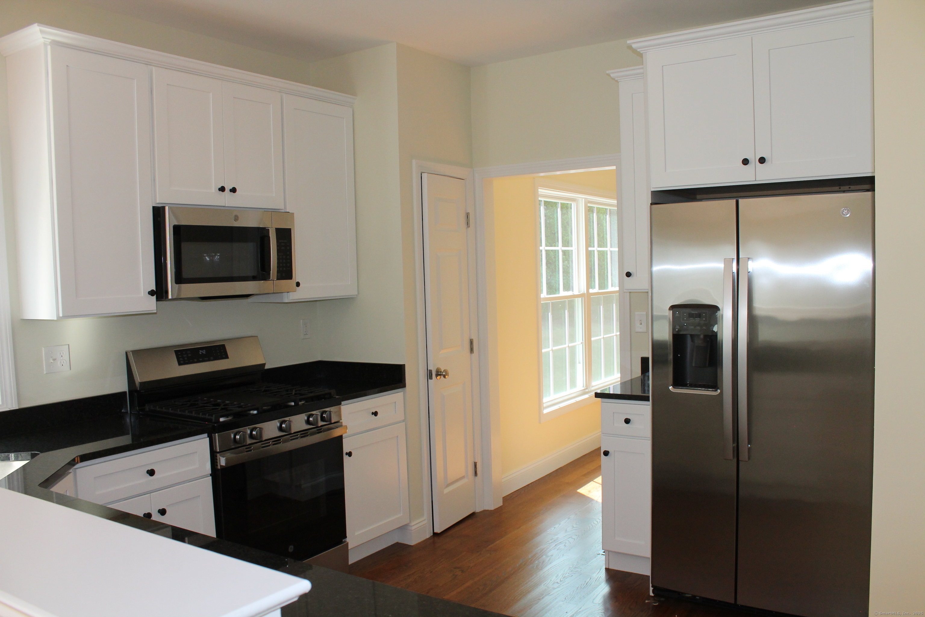 15 Glen Ridge Road Hamden, CT 06518 - Photo 15 of 36 a kitchen with a refrigerator stove and microwave