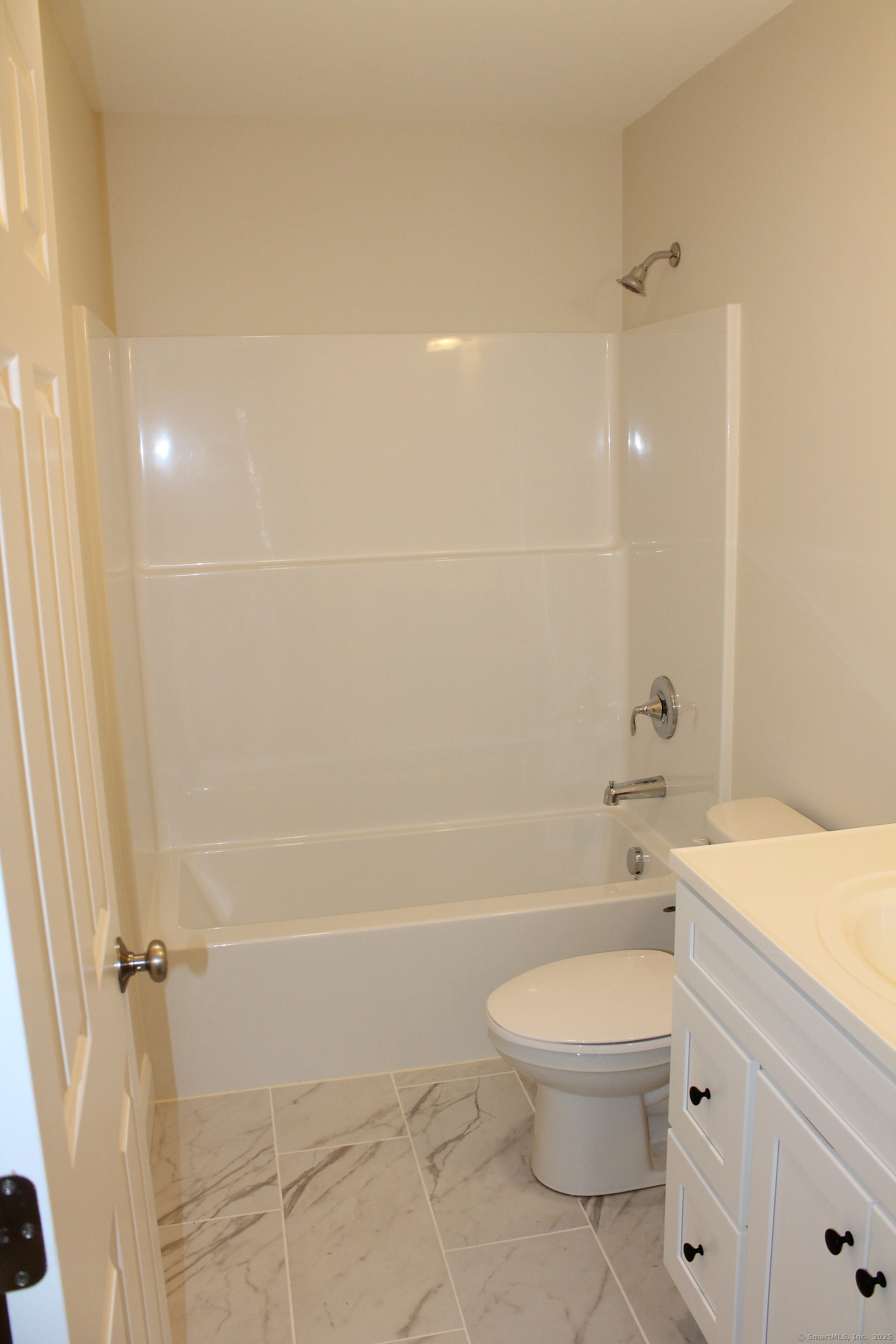 15 Glen Ridge Road Hamden, CT 06518 - Photo 27 of 36 a bathroom with a toilet a sink and bathtub