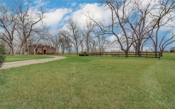 $875,000 | 8659 Hall's Retreat Court, Missouri City, TX 77459