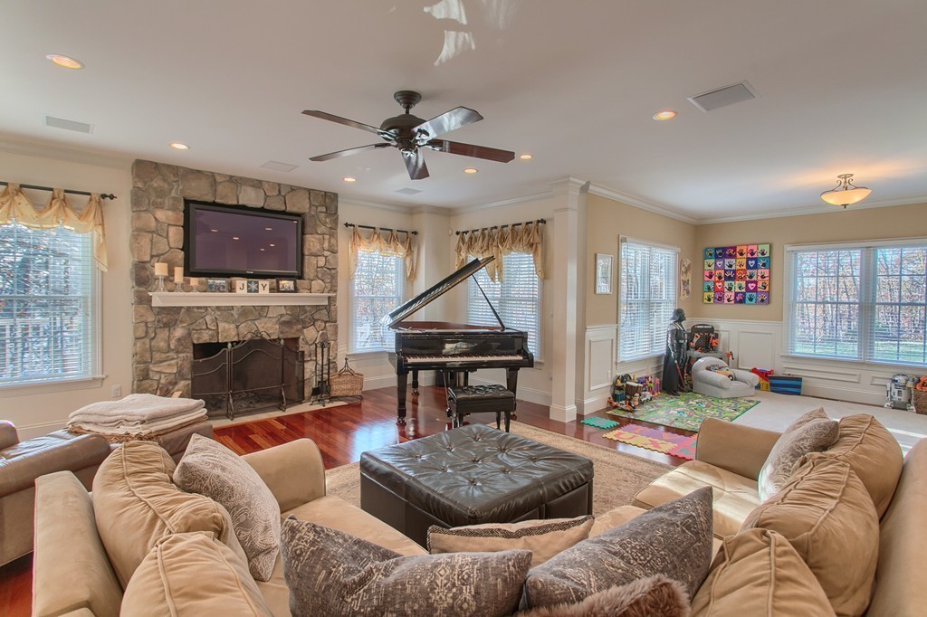 10 Lois Lane Lynn, MA 01905 - Photo 12 of 28