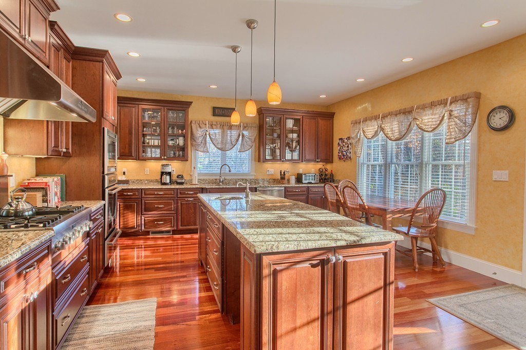 10 Lois Lane Lynn, MA 01905 - Photo 15 of 28