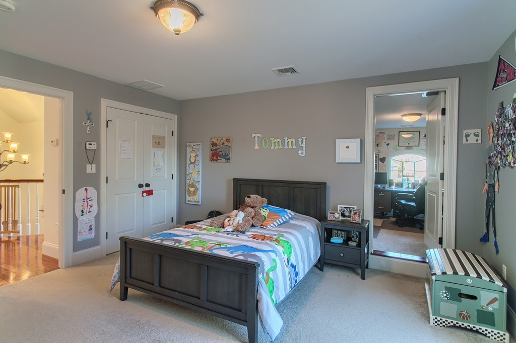 10 Lois Lane Lynn, MA 01905 - Photo 17 of 28