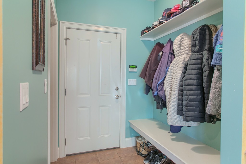 10 Lois Lane Lynn, MA 01905 - Photo 25 of 28