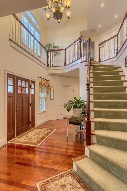 10 Lois Lane Lynn, MA 01905 - Photo 5 of 28