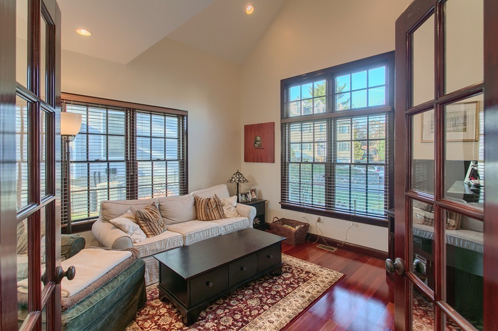 10 Lois Lane Lynn, MA 01905 - Photo 8 of 28