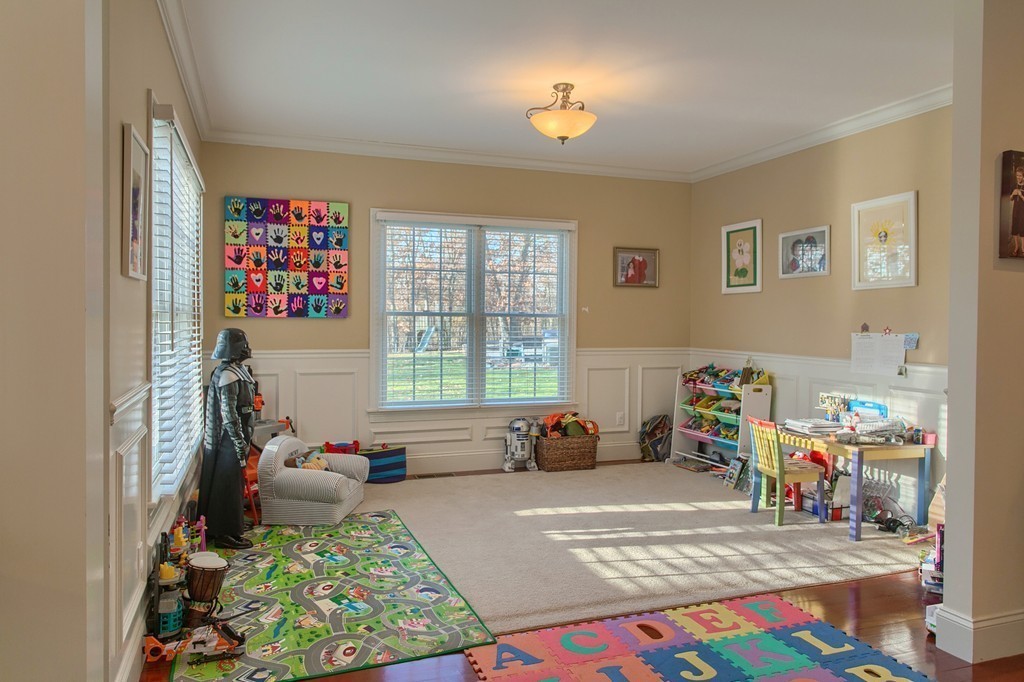 10 Lois Lane Lynn, MA 01905 - Photo 9 of 28