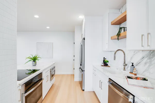 $1,143,100 | 1 Channel Drive, Unit 1707, Monmouth Beach, NJ 07750