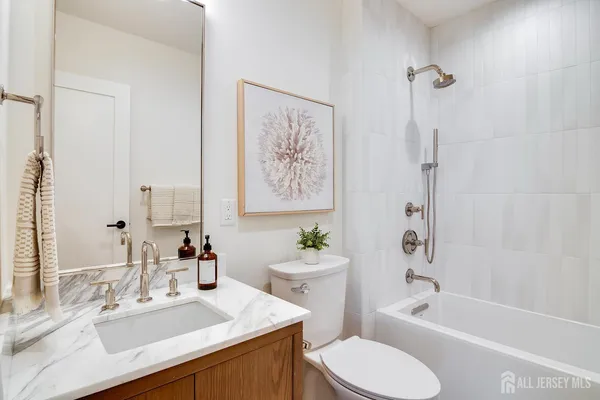 $1,143,100 | 1 Channel Drive, Unit 1707, Monmouth Beach, NJ 07750