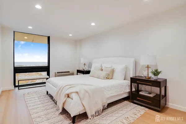 $1,143,100 | 1 Channel Drive, Unit 1707, Monmouth Beach, NJ 07750