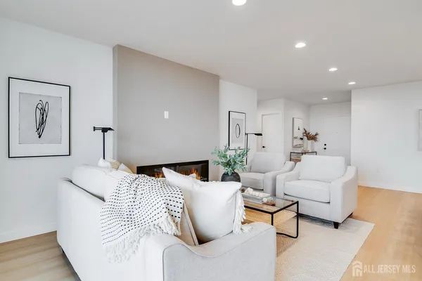 $1,143,100 | 1 Channel Drive, Unit 1707, Monmouth Beach, NJ 07750