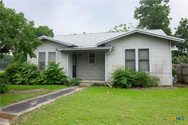 $110,000 | 204 Orth Street, Yoakum, TX 77995