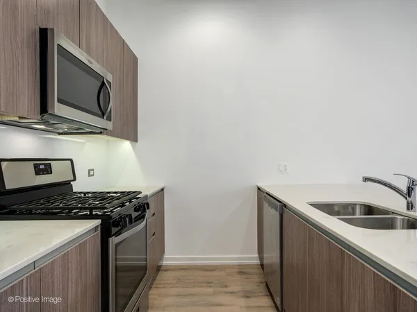 $2,500 | 4111 North Narragansett Avenue, Unit 304, Chicago, IL 60634