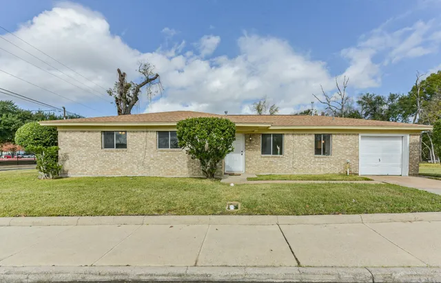 $139,995 | 2390 Sarah Street, Beaumont, TX 77705