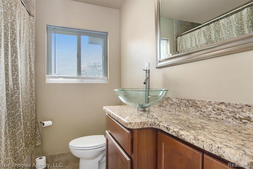 24674 Ridgecroft Avenue Eastpointe, MI 48021 - Photo 11 of 19