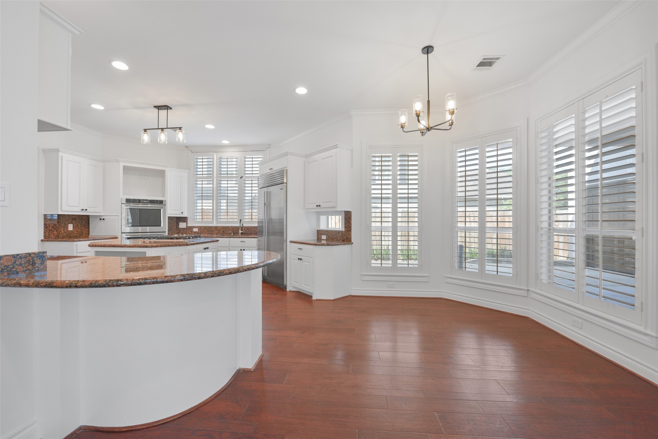 3724 Wroxton Road Houston, TX 77005 - Photo 13 of 40 Kitchen with curved peninsula and breakfast room.