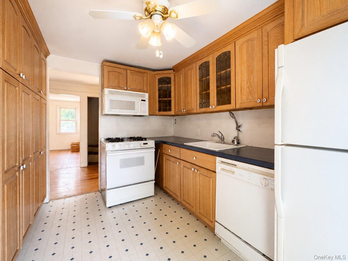 113 Rhodes Street New Rochelle, NY 10801 - Photo 12 of 32
