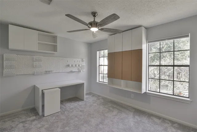 a view of a house with backyard and garden