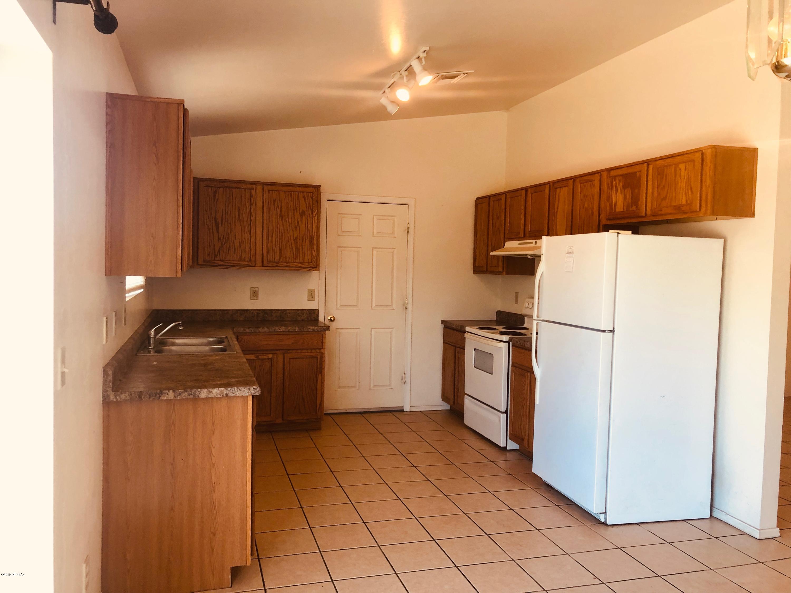 974 Circulo Golondrina Rio Rico, AZ 85648 - Photo 2 of 7