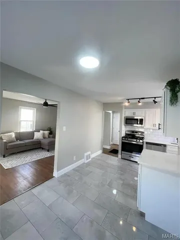 $1,795 | 1349 Kraft Street, St. Louis, MO 63139