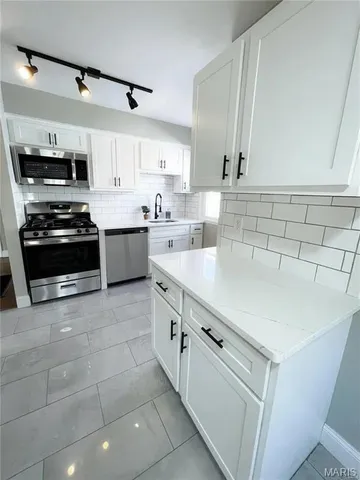 $1,795 | 1349 Kraft Street, St. Louis, MO 63139