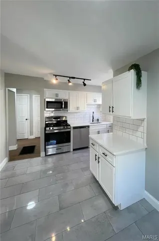 $1,795 | 1349 Kraft Street, St. Louis, MO 63139