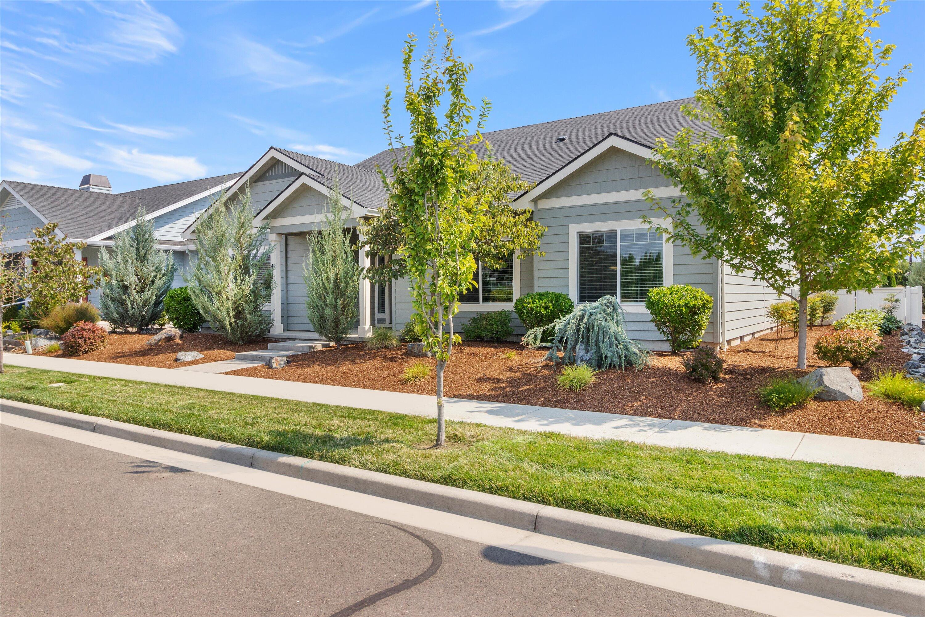 413 Stone Pointe Drive Central Point, OR 97502 - Photo 2 of 34 02-413 Sand Pointe Dr-2