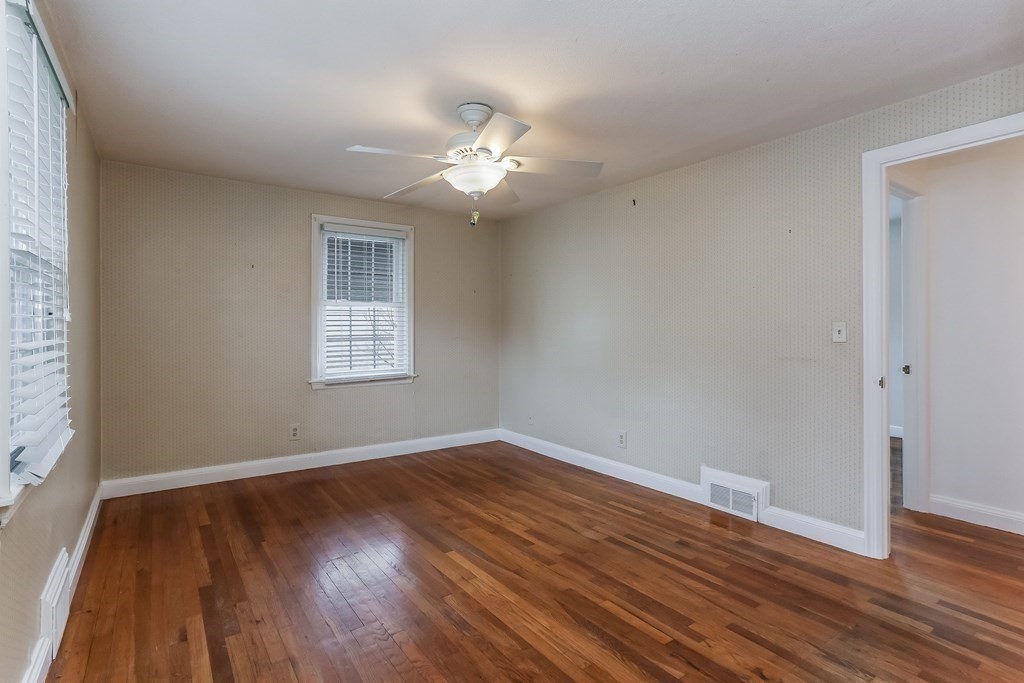 132 Laurel Road West Springfield, MA 01089 - Photo 18 of 38 Gallery Image 18