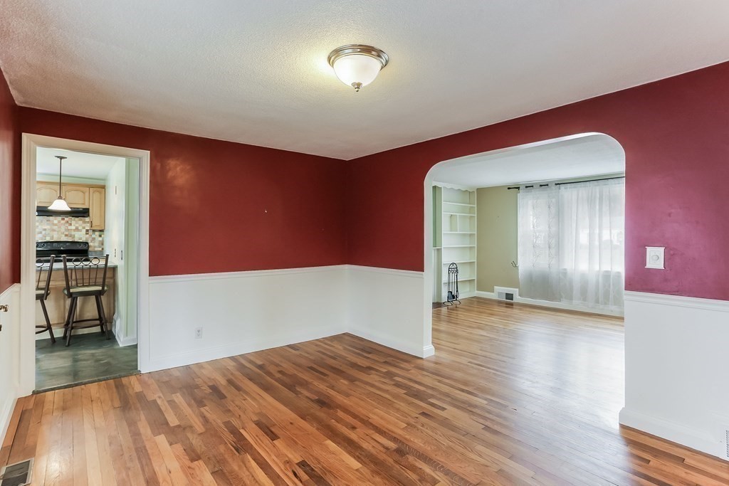 132 Laurel Road West Springfield, MA 01089 - Photo 5 of 38 Gallery Image 5