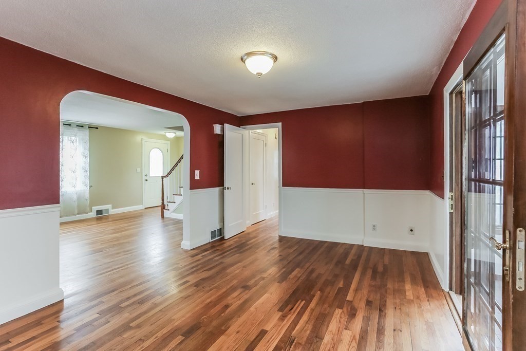 132 Laurel Road West Springfield, MA 01089 - Photo 6 of 38 Gallery Image 6