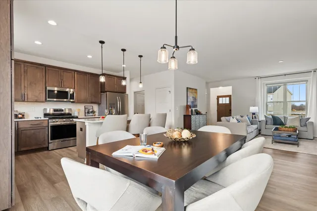 $531,900 | 2707 Mapleton Avenue, East Troy, WI 53120