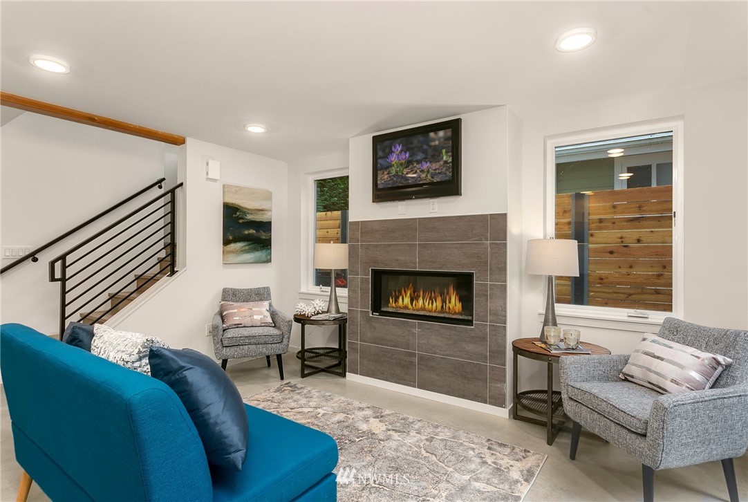 411 Northeast 80th Street Seattle, WA 98115 - Photo 2 of 15