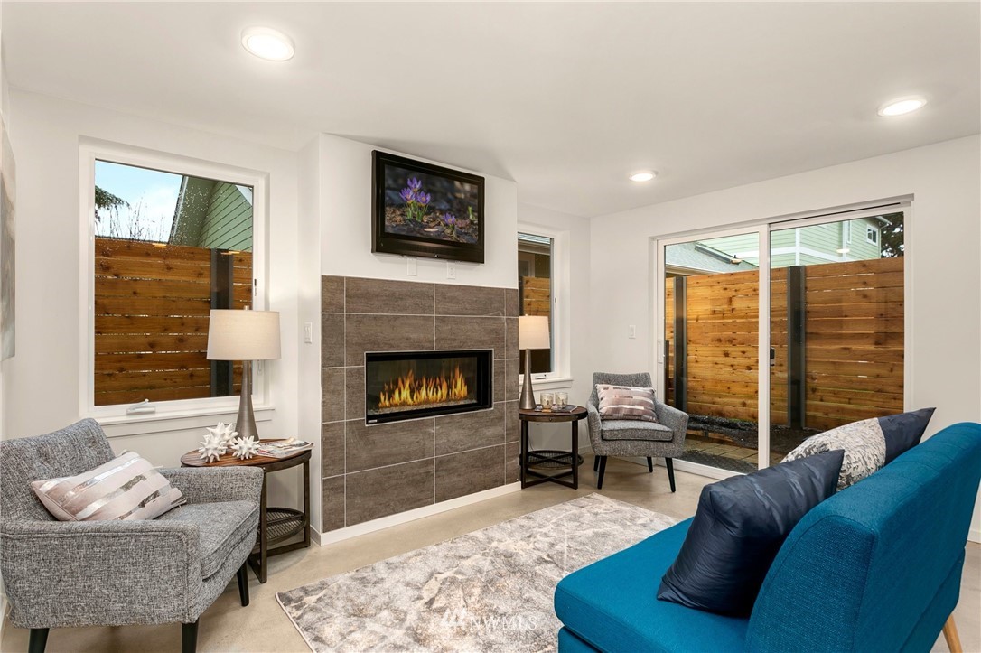 411 Northeast 80th Street Seattle, WA 98115 - Photo 3 of 15