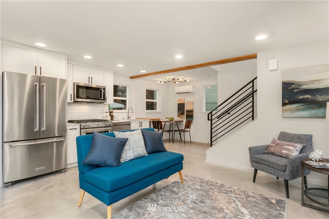 411 Northeast 80th Street Seattle, WA 98115 - Photo 4 of 15