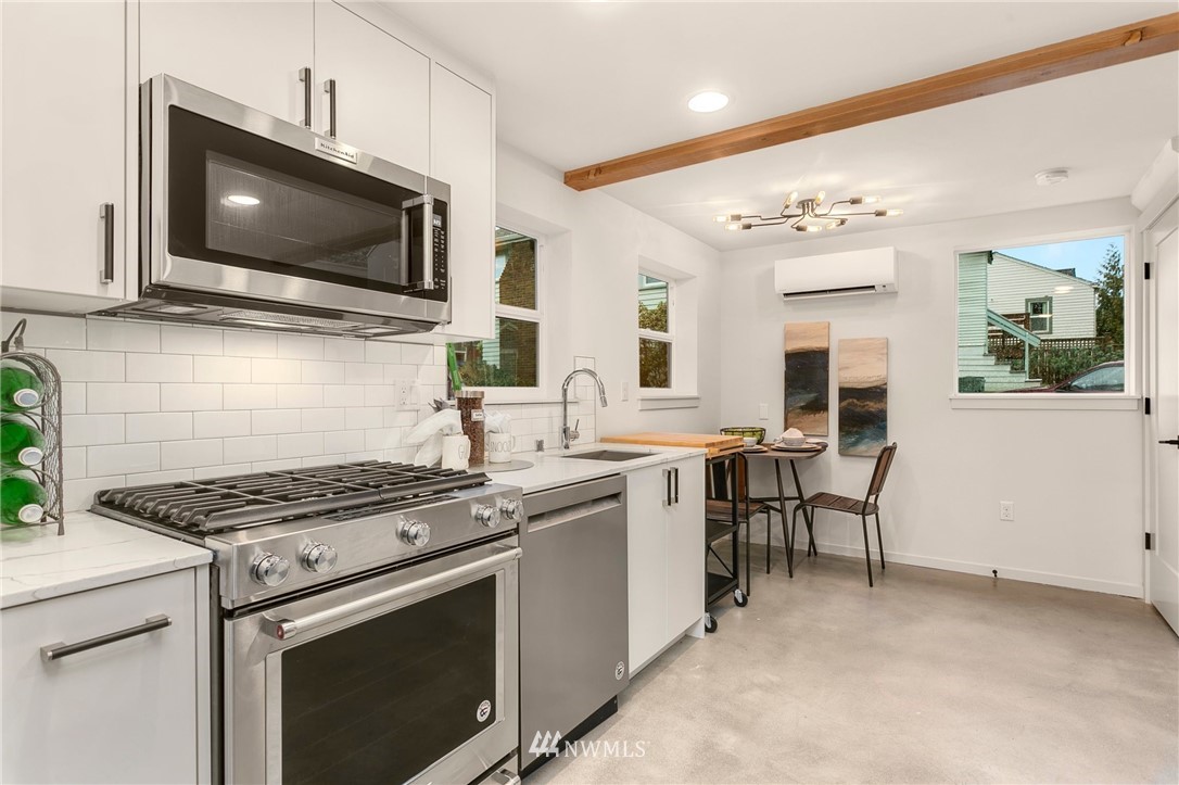 411 Northeast 80th Street Seattle, WA 98115 - Photo 6 of 15
