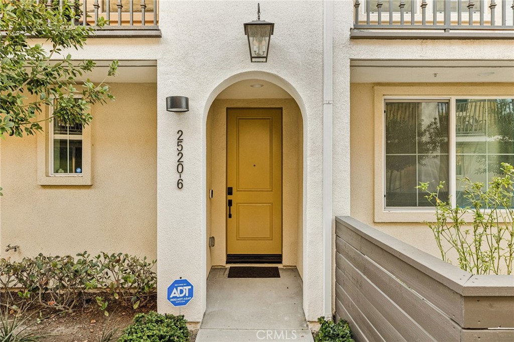 2520 Valentina Way, Unit 6 Commerce, CA 90040 - Photo 2 of 17