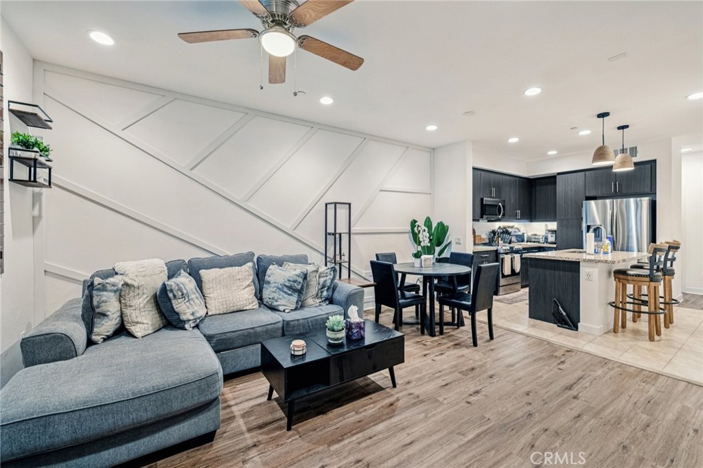 2520 Valentina Way, Unit 6 Commerce, CA 90040 - Photo 6 of 17