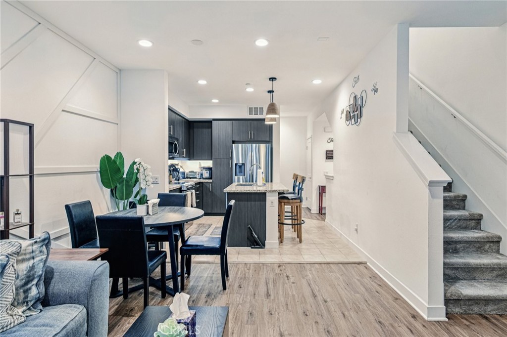 2520 Valentina Way, Unit 6 Commerce, CA 90040 - Photo 7 of 17