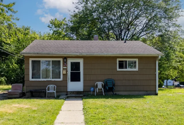 $99,900 | 6119 West Carmen Avenue, Milwaukee, WI 53218