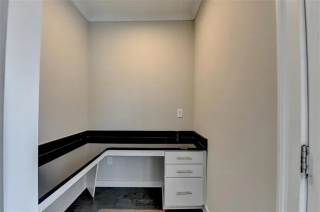 $4,150 | 2083 Holtz Lane, Atlanta, GA 30318